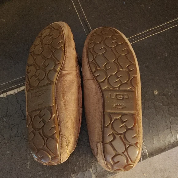 ugg slippers - Picture 3 of 3